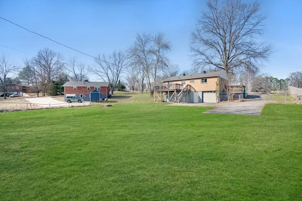 2016 Rosemary Drive Clarksville TN 37042