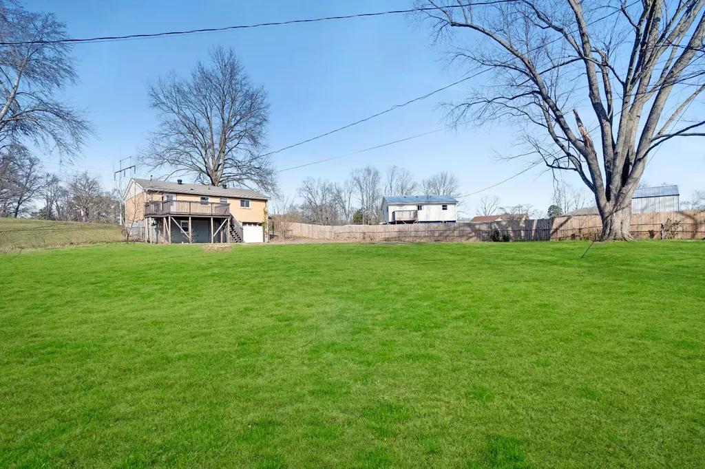 2016 Rosemary Drive Clarksville TN 37042