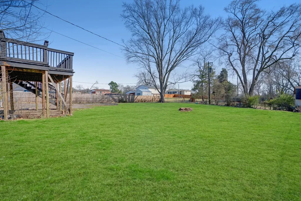 2016 Rosemary Drive Clarksville TN 37042