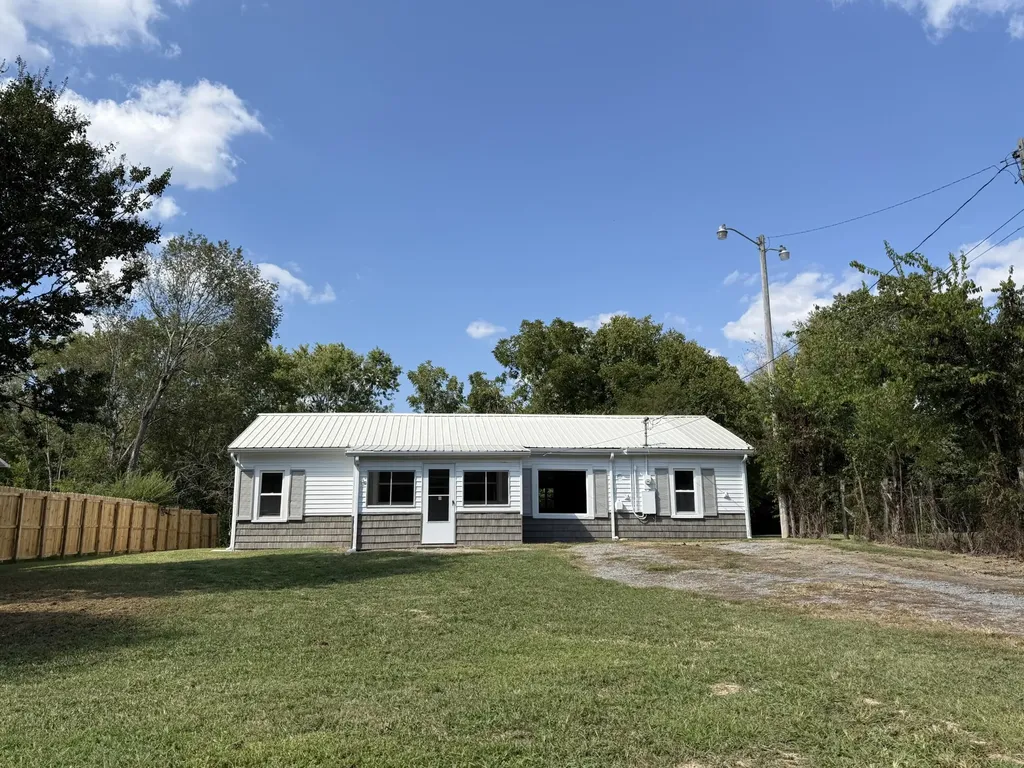 165 County Road 900 Etowah TN 37331