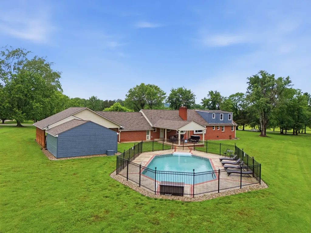 1108 Lakeview Drive Ashland City TN 37015