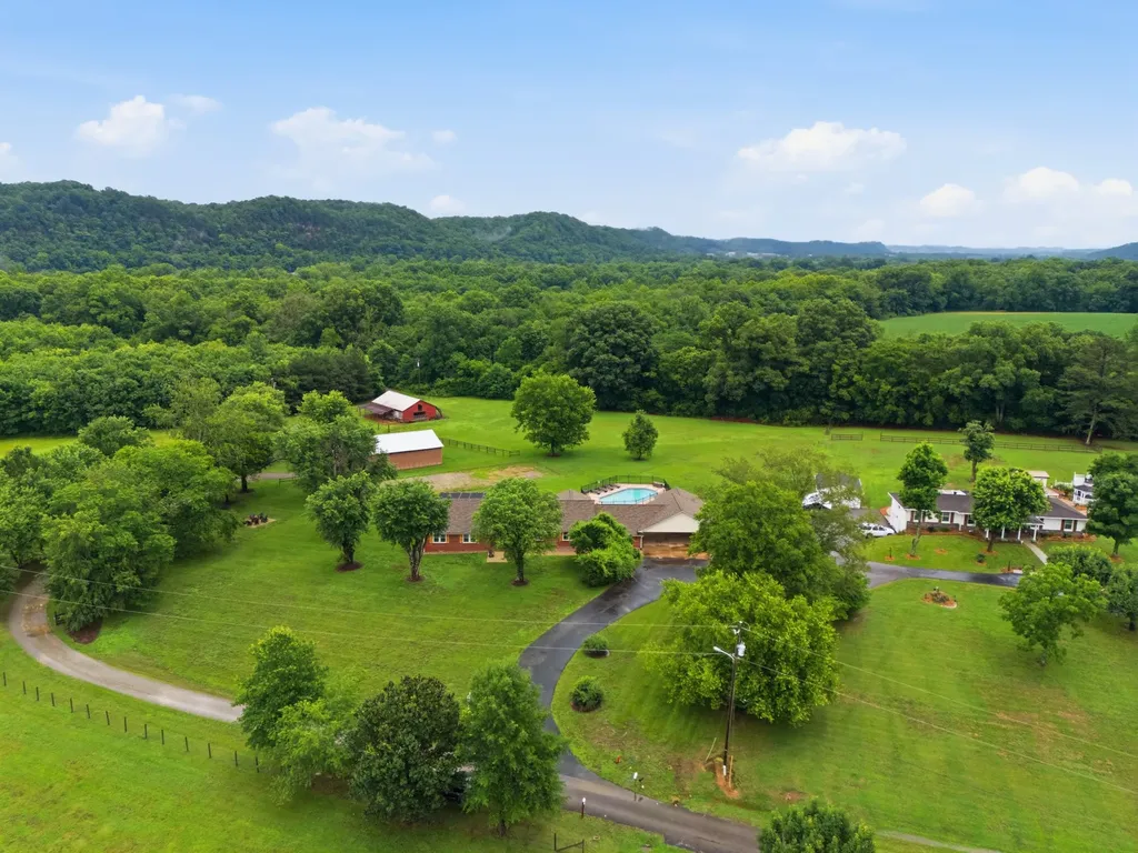 1108 Lakeview Drive Ashland City TN 37015