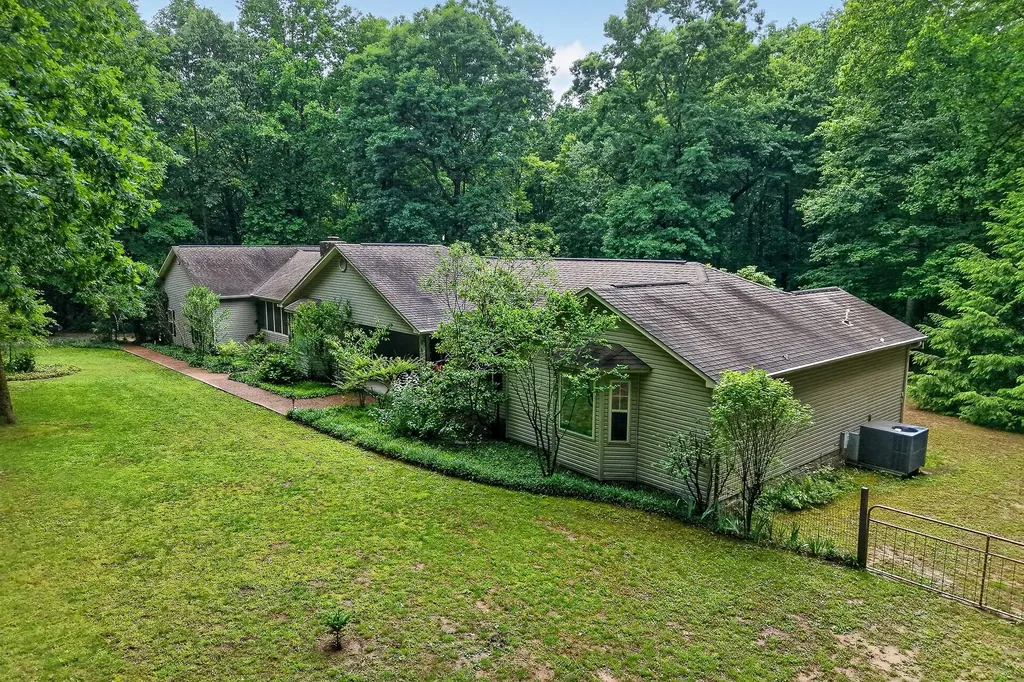 2025 Old Bon Air Road Sparta TN 38583