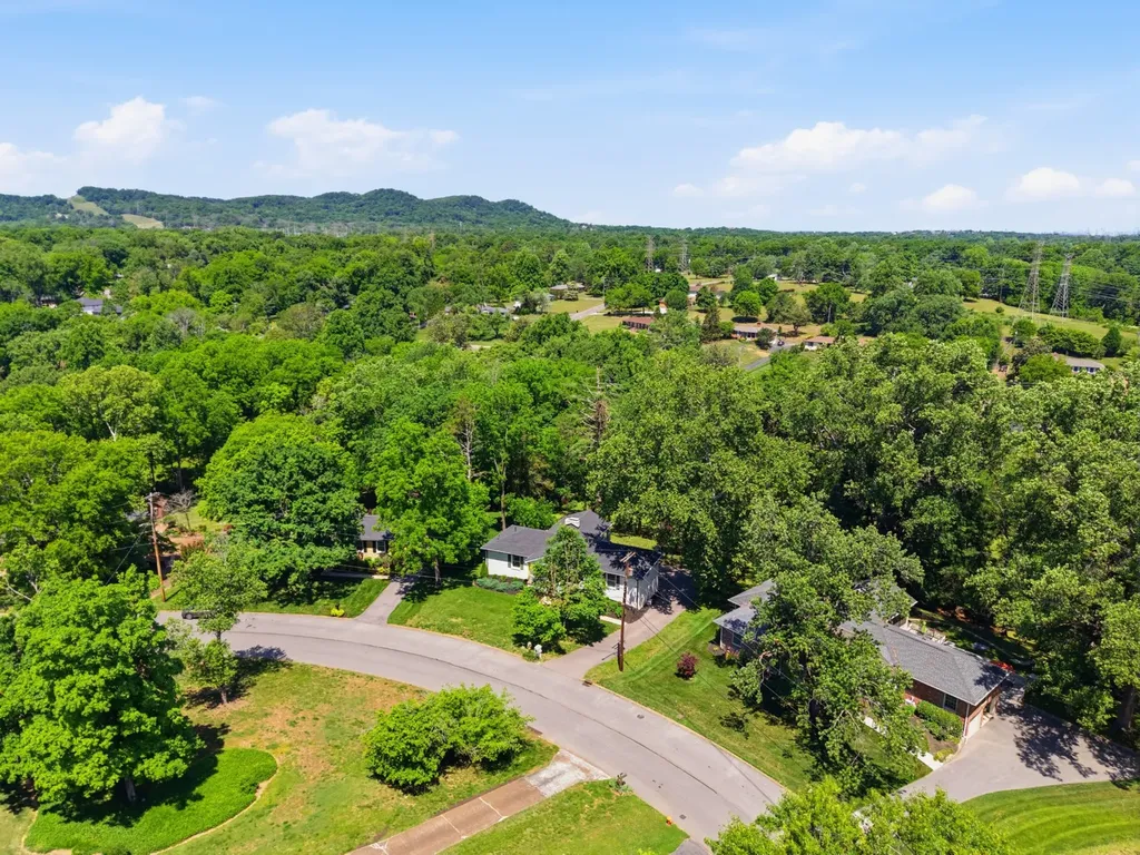 5433 Hill Road Circle Nashville TN 37220