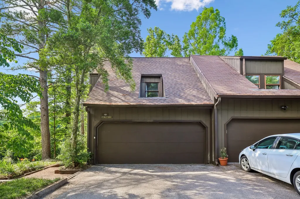 101 Holly Forest Nashville TN 37221