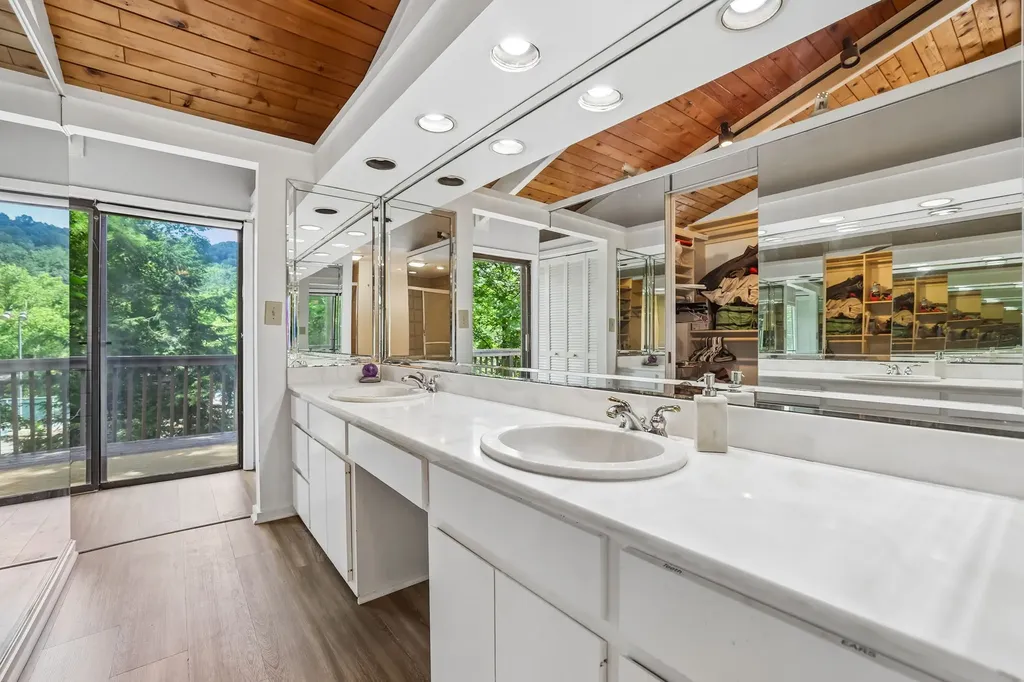 101 Holly Forest Nashville TN 37221