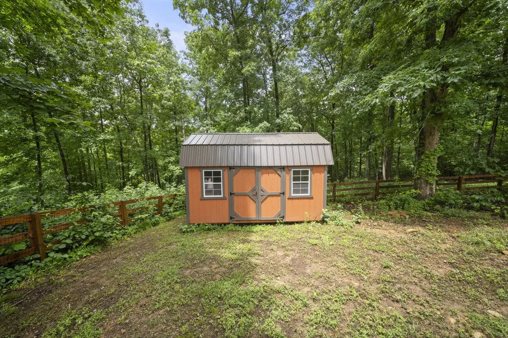 212 Cherokee Drive White Bluff TN 37187