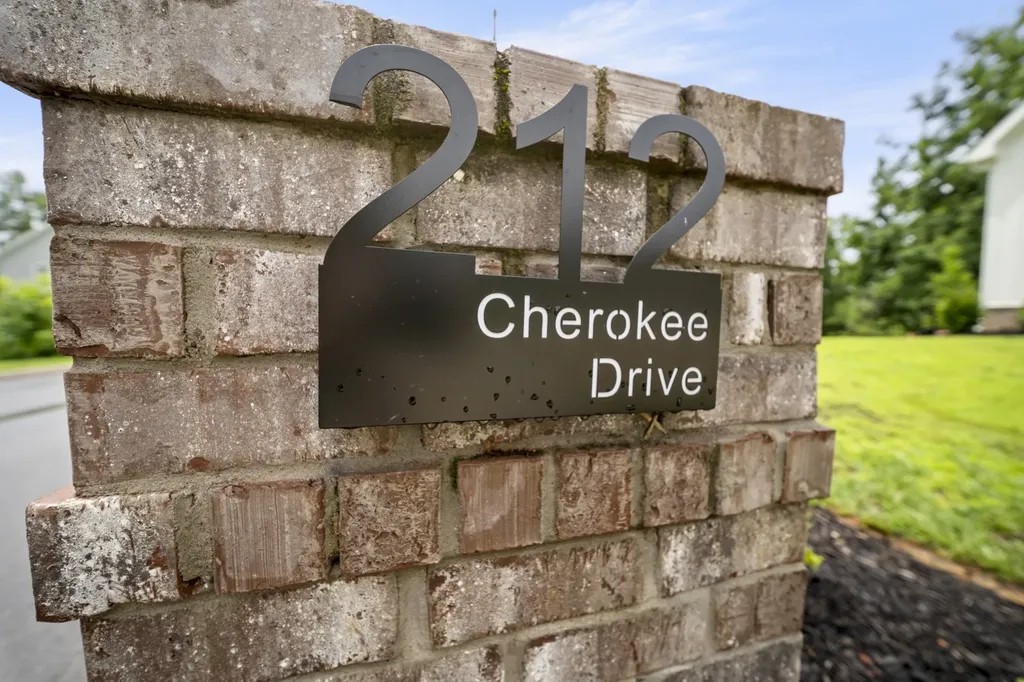 212 Cherokee Drive White Bluff TN 37187