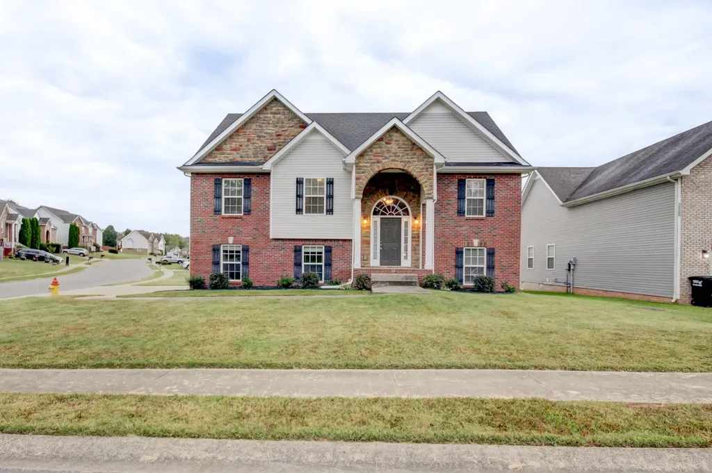 893 E Accipiter Circle Clarksville TN 37043