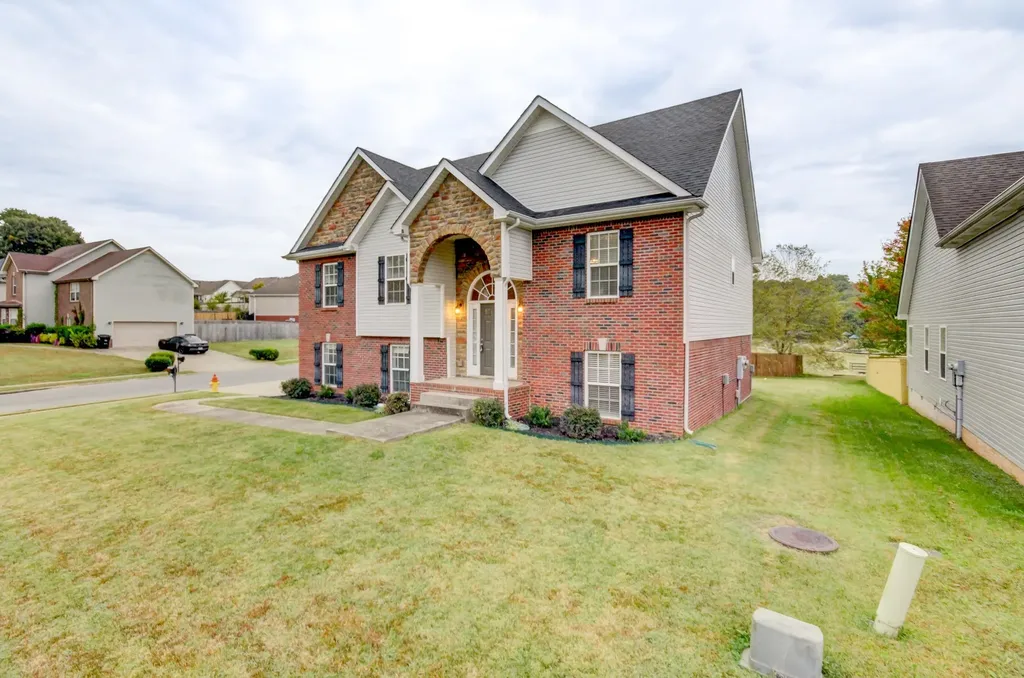 893 E Accipiter Circle Clarksville TN 37043