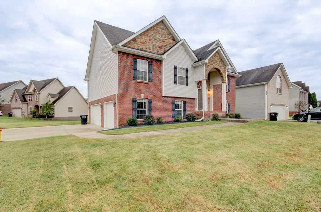 893 E Accipiter Circle Clarksville TN 37043