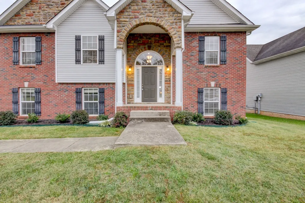 893 E Accipiter Circle Clarksville TN 37043