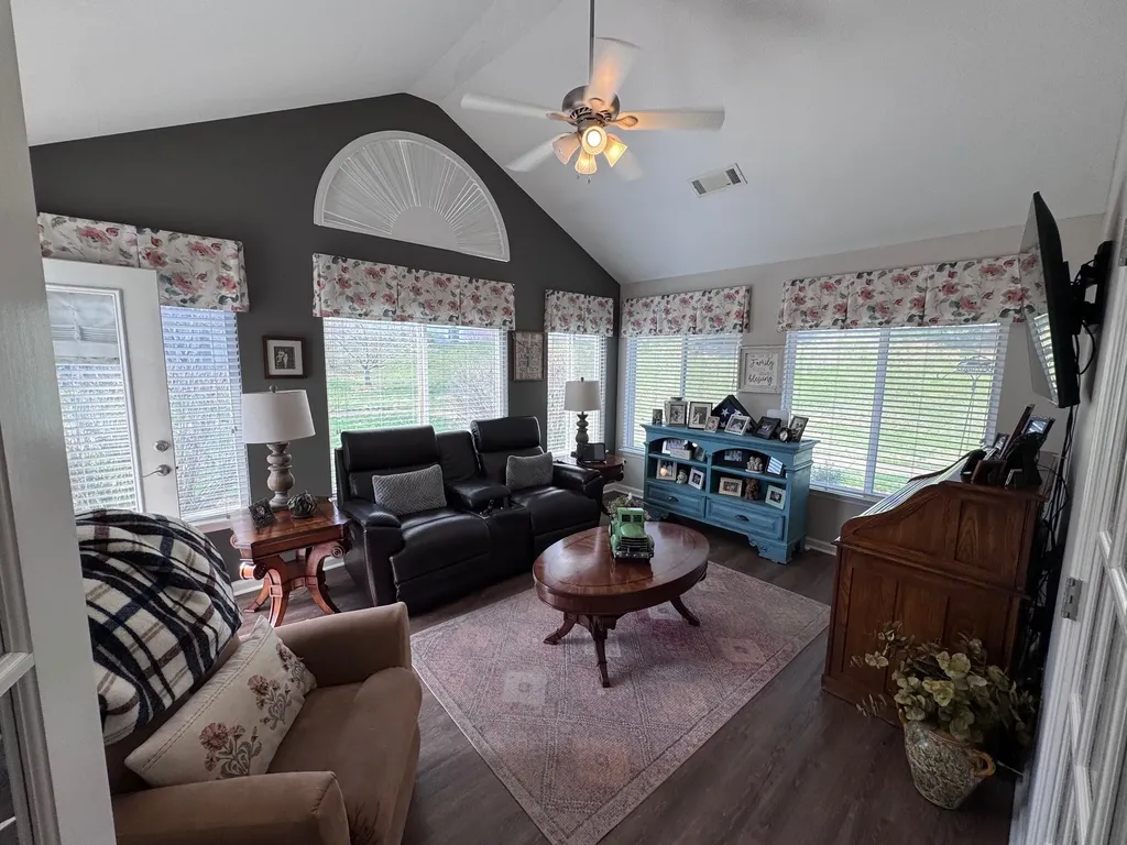 825 Browns Lane Gallatin TN 37066