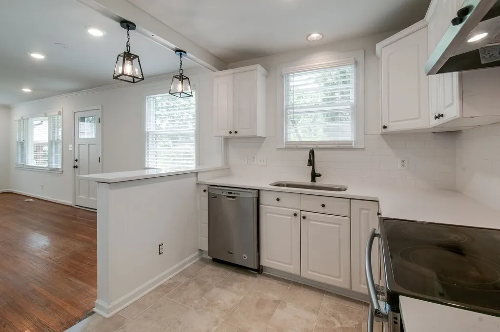 1006 S Douglas Avenue Nashville TN 37204