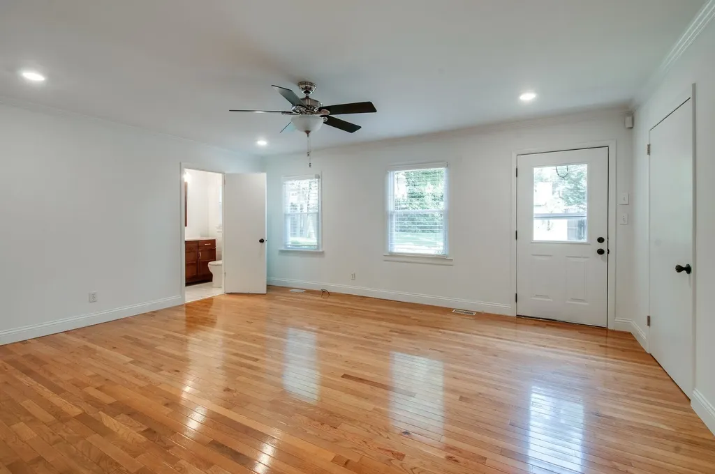 1006 S Douglas Avenue Nashville TN 37204