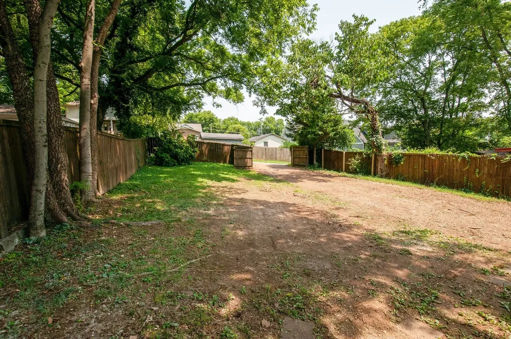 1006 S Douglas Avenue Nashville TN 37204