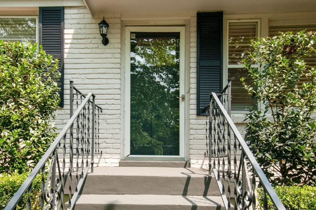 1006 S Douglas Avenue Nashville TN 37204