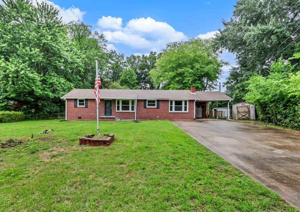 17 Charlemagne Boulevard Clarksville TN 37042