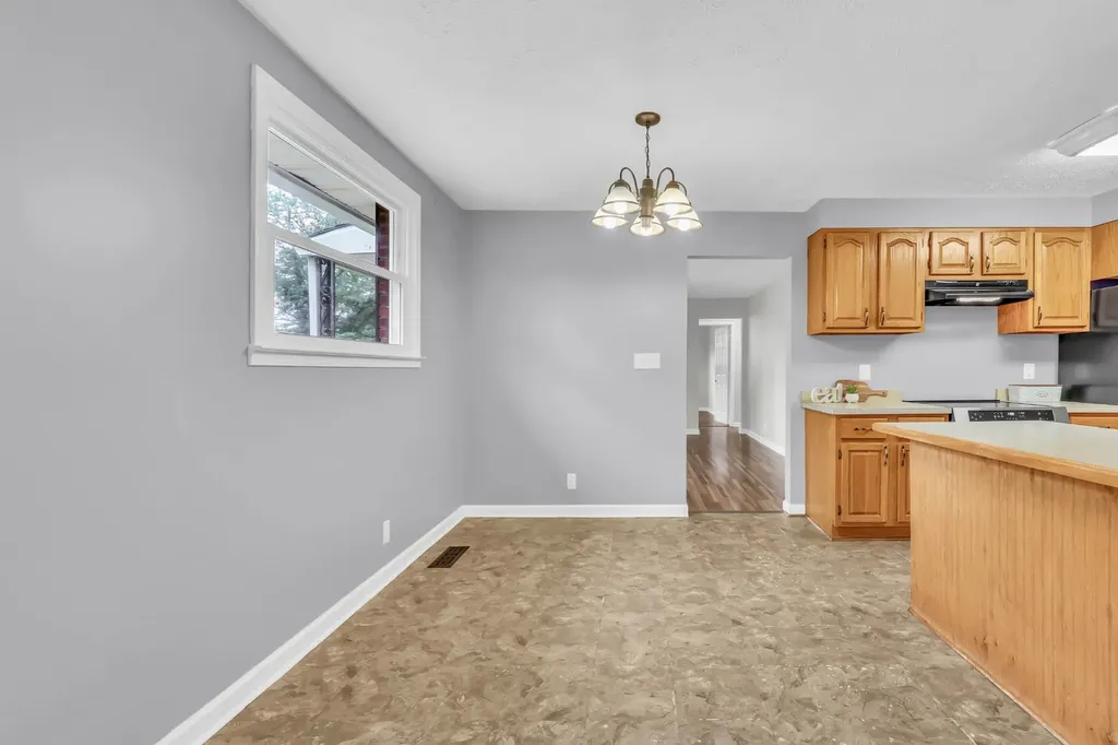 17 Charlemagne Boulevard Clarksville TN 37042