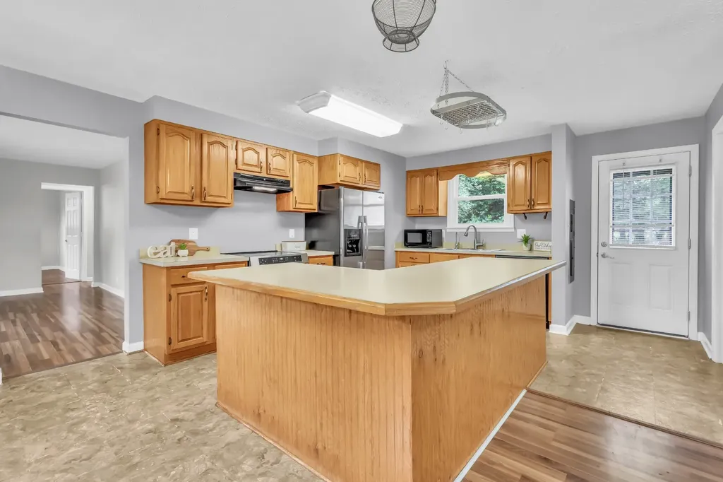 17 Charlemagne Boulevard Clarksville TN 37042