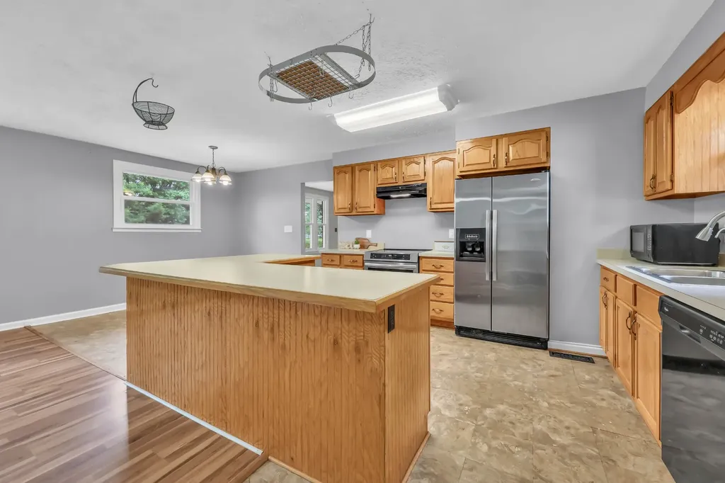 17 Charlemagne Boulevard Clarksville TN 37042