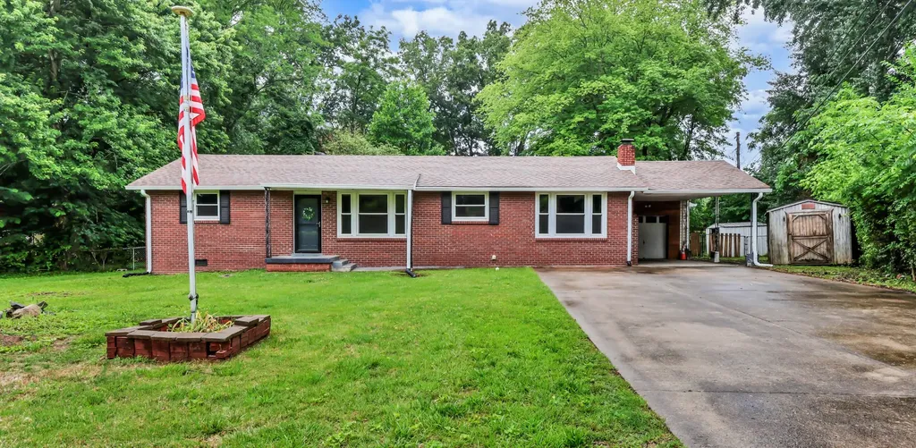 17 Charlemagne Boulevard Clarksville TN 37042