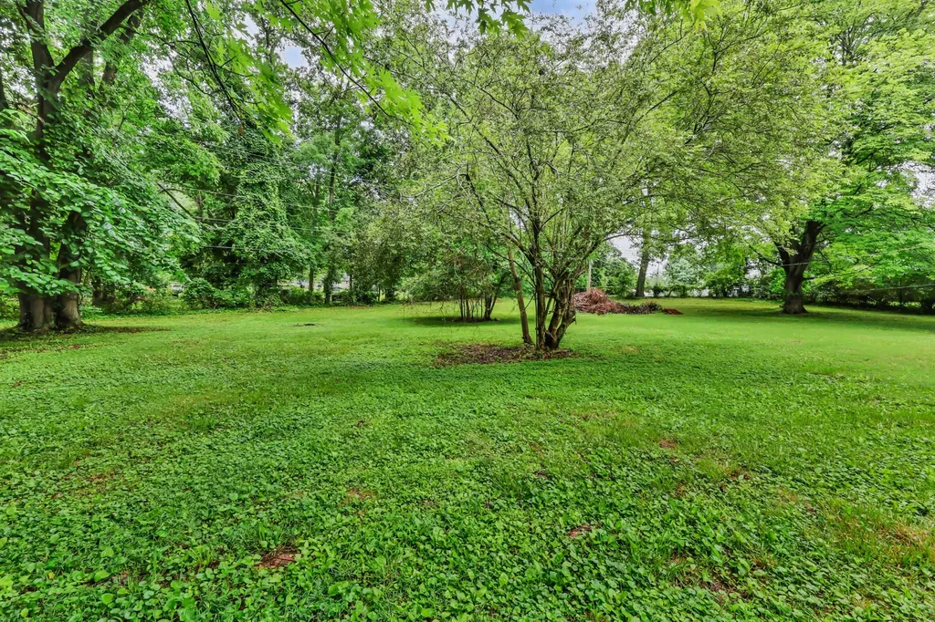 17 Charlemagne Boulevard Clarksville TN 37042