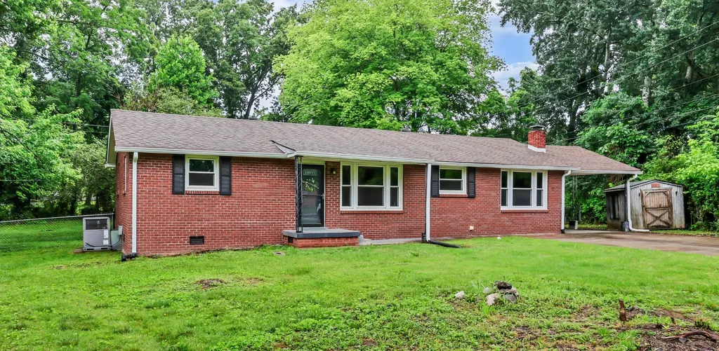 17 Charlemagne Boulevard Clarksville TN 37042