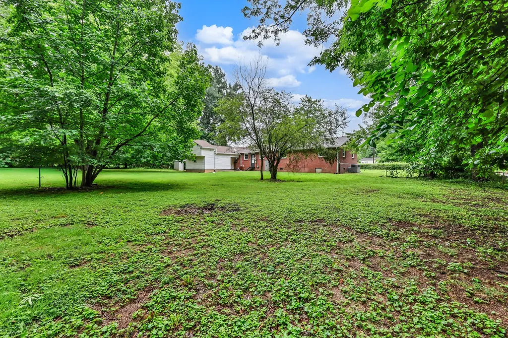 17 Charlemagne Boulevard Clarksville TN 37042
