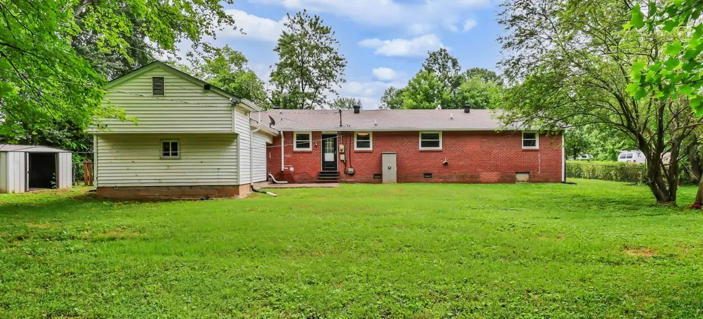 17 Charlemagne Boulevard Clarksville TN 37042