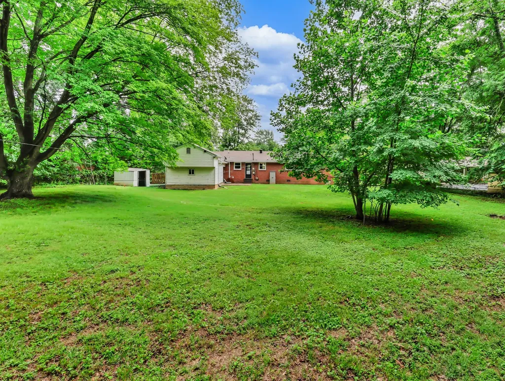 17 Charlemagne Boulevard Clarksville TN 37042