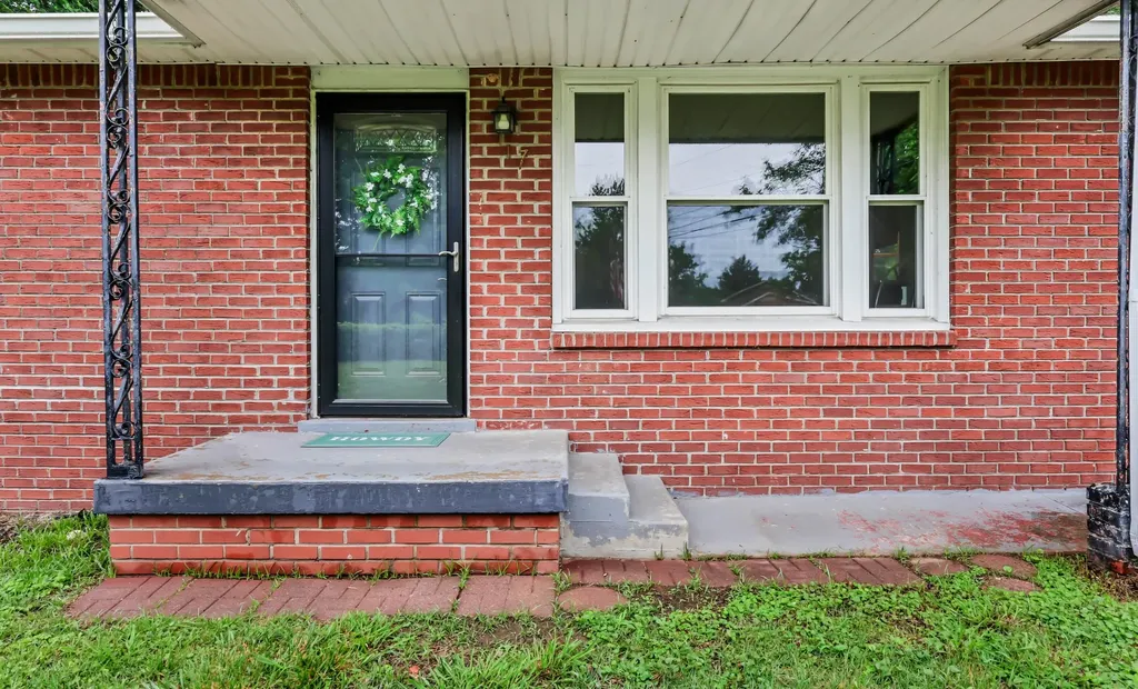 17 Charlemagne Boulevard Clarksville TN 37042