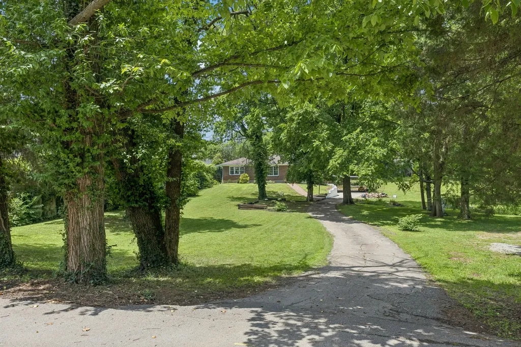4411 Brush Hill Road Nashville TN 37216
