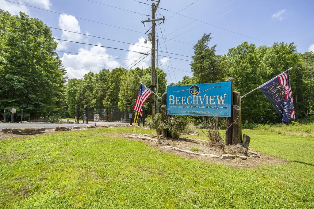 694 River Road Clifton TN 38425