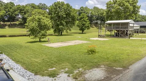 694 River Road Clifton TN 38425