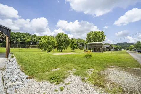 694 River Road Clifton TN 38425