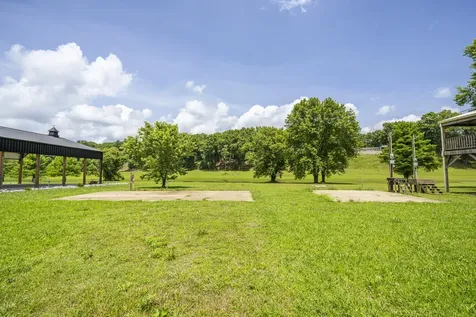 694 River Road Clifton TN 38425