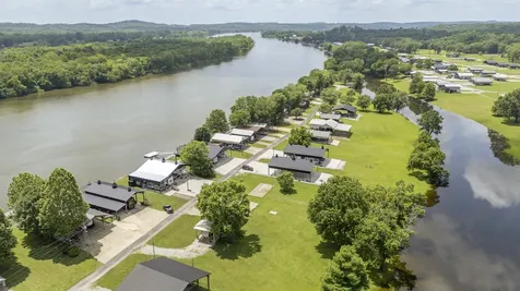 694 River Road Clifton TN 38425