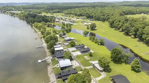 694 River Road Clifton TN 38425