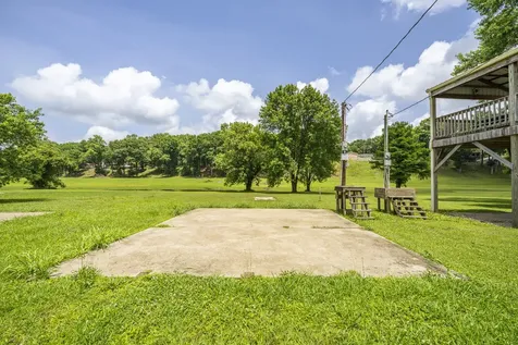 694 River Road Clifton TN 38425