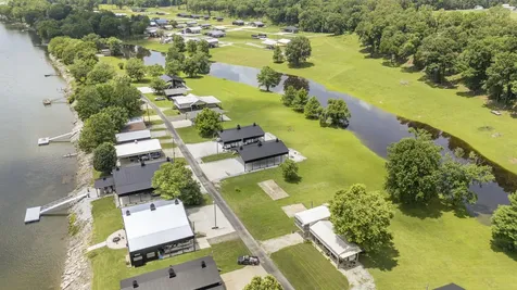694 River Road Clifton TN 38425