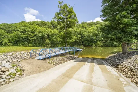 694 River Road Clifton TN 38425