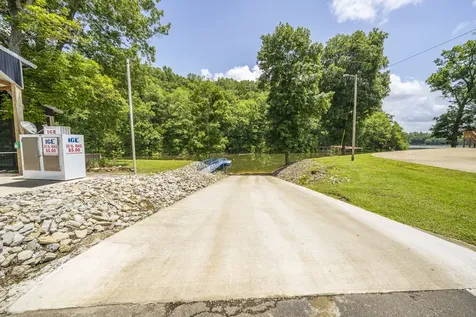 694 River Road Clifton TN 38425