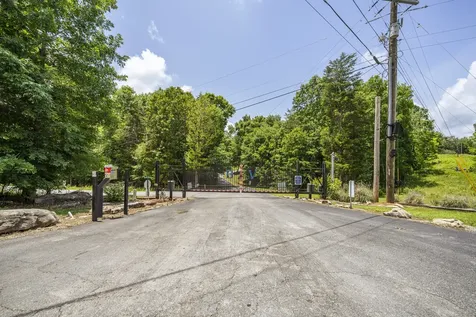694 River Road Clifton TN 38425