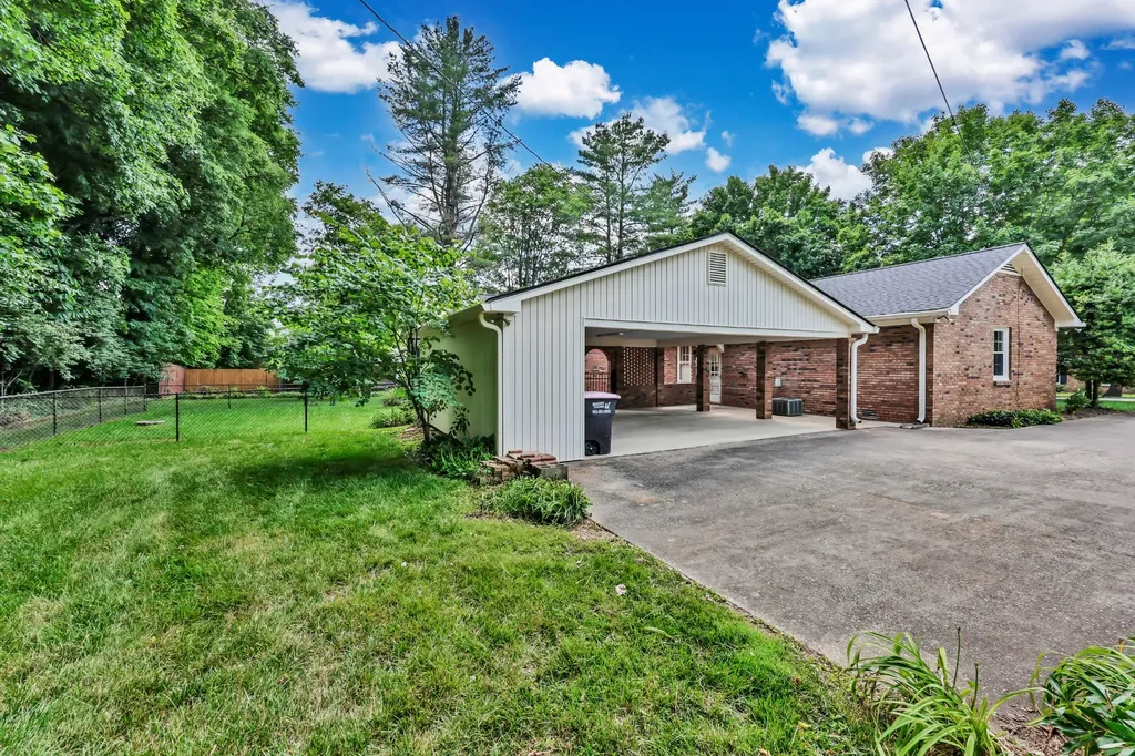 6 Trahern Terrace Clarksville TN 37040