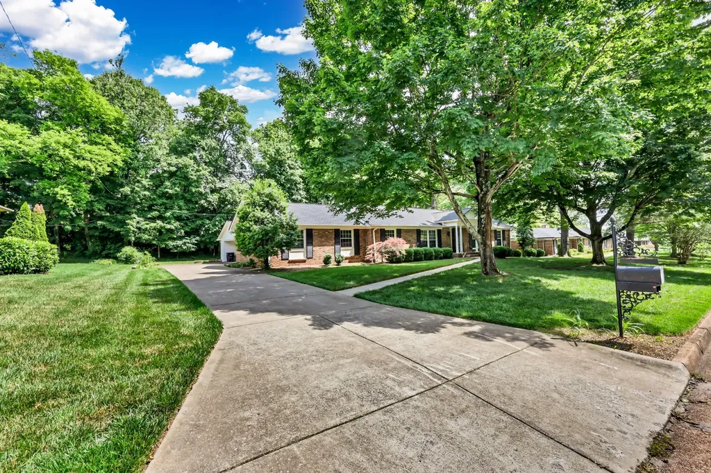 6 Trahern Terrace Clarksville TN 37040