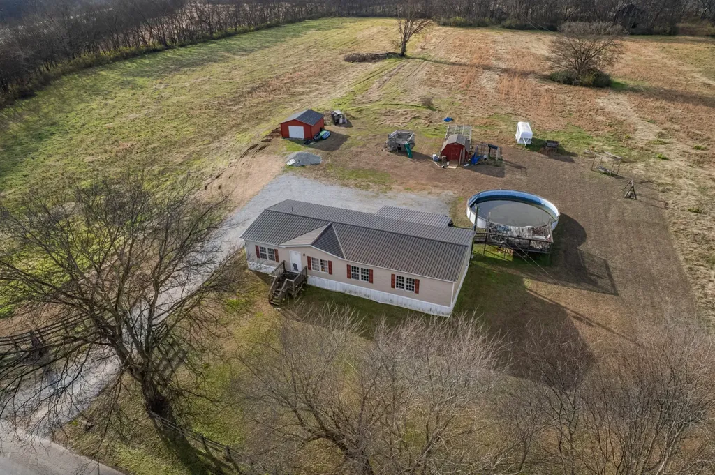 815 S Cross Bridges Road Mount Pleasant TN 38474