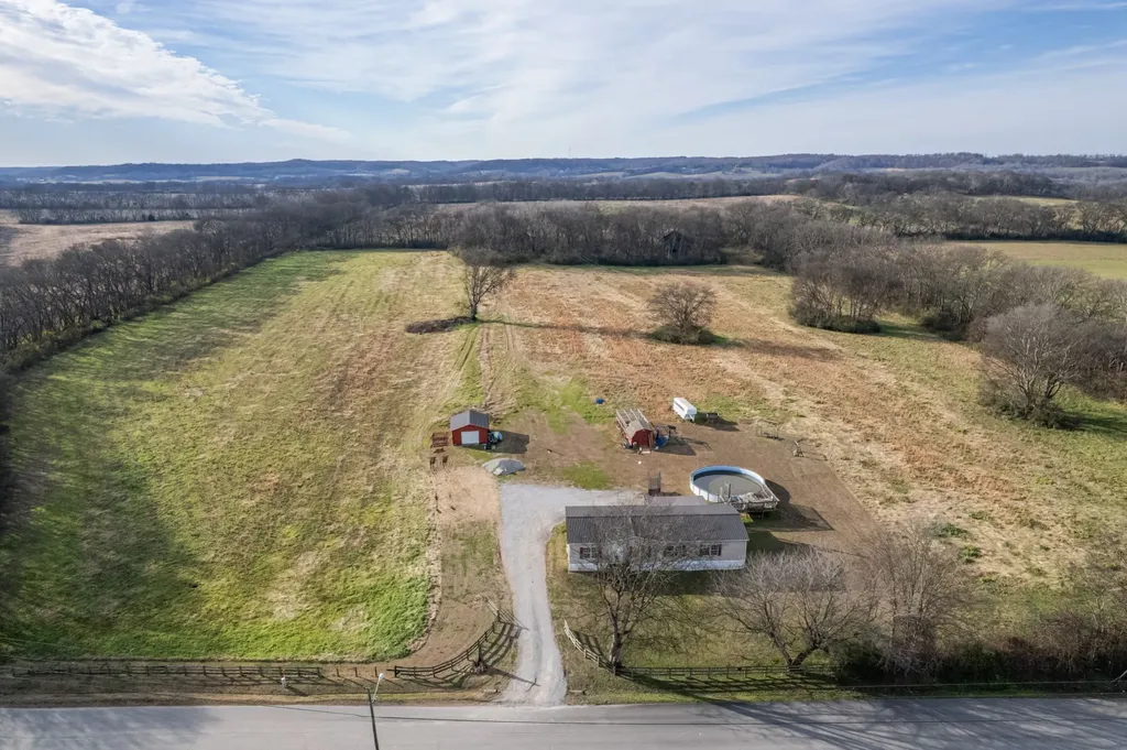 815 S Cross Bridges Road Mount Pleasant TN 38474