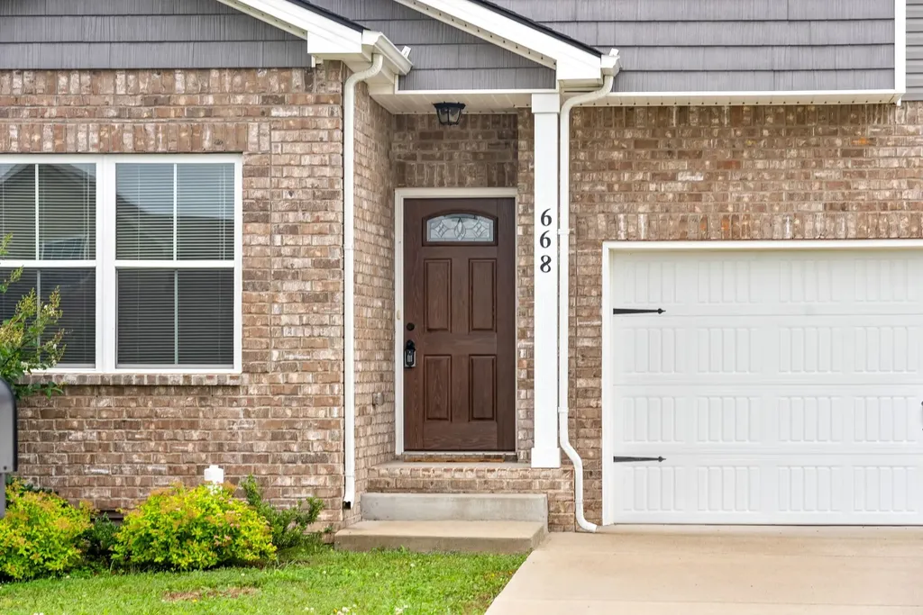 668 Crestone Court Clarksville TN 37042