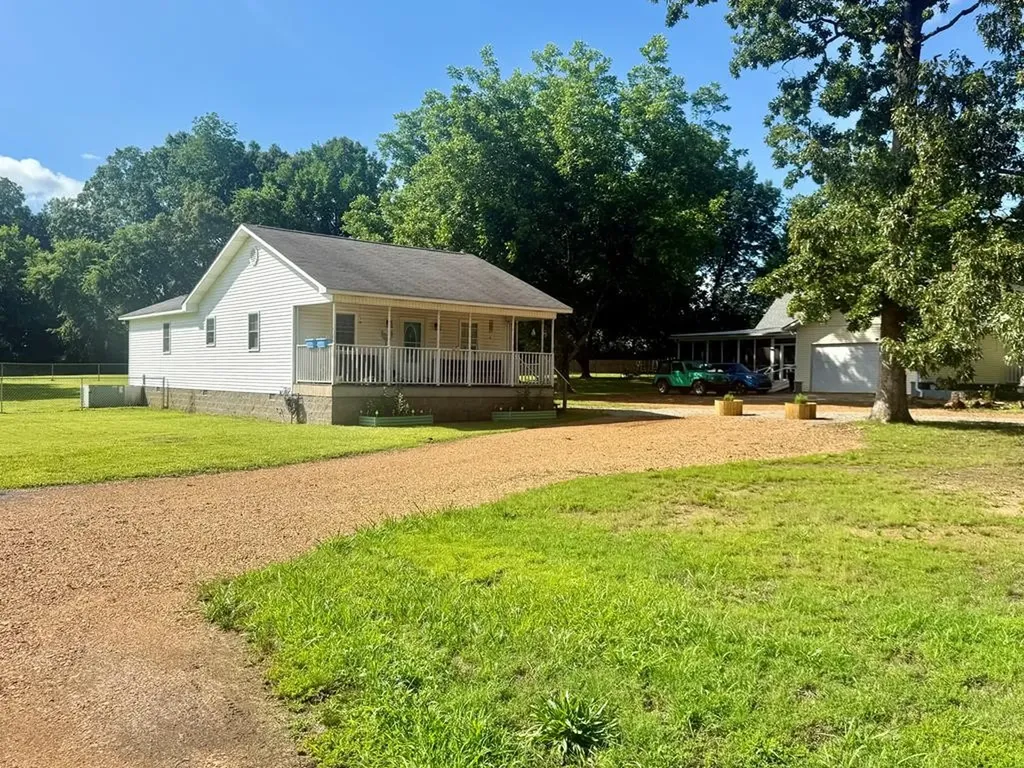919 Memorial Drive Paris TN 38242